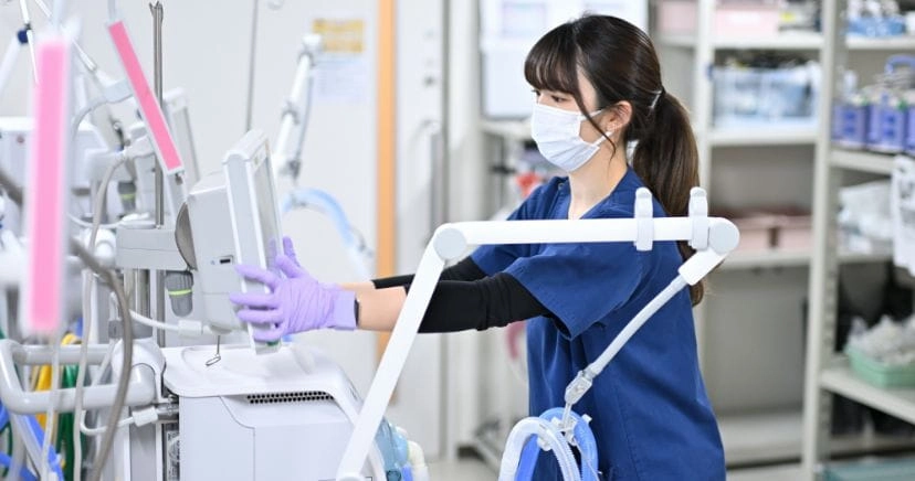 医療機器で検査する様子