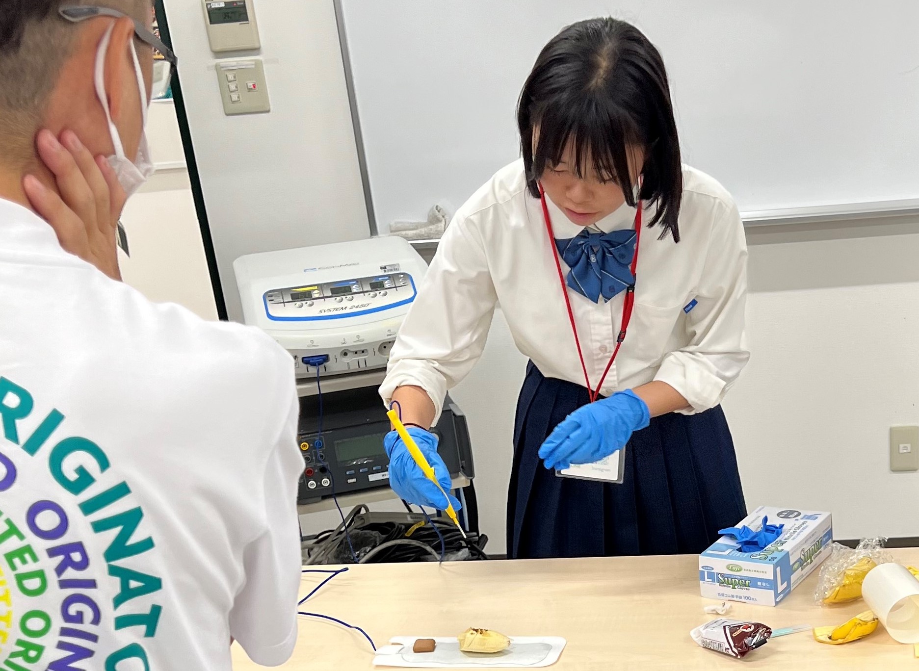 【開催レポート】 医療ドラマでも登場！手術室で使われる電気メスをオープンキャンパスで体験！