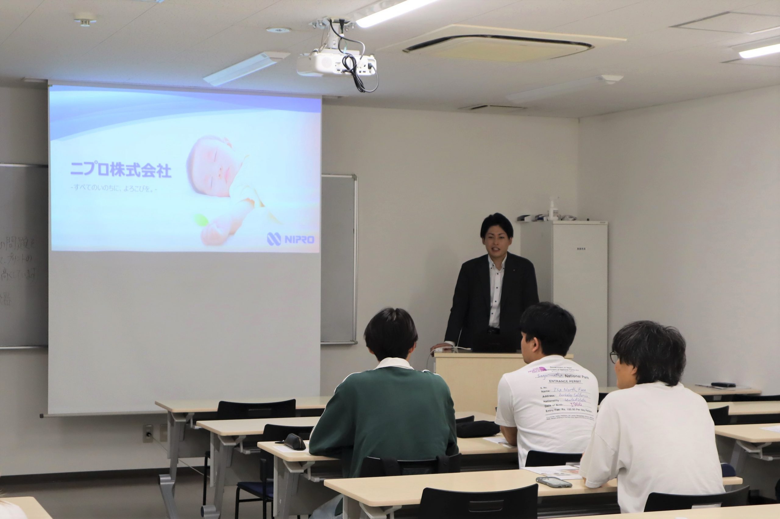 【授業レポート】技術と信頼の総合医療メーカー、ニプロ株式会社から学ぶ「医工連携論」